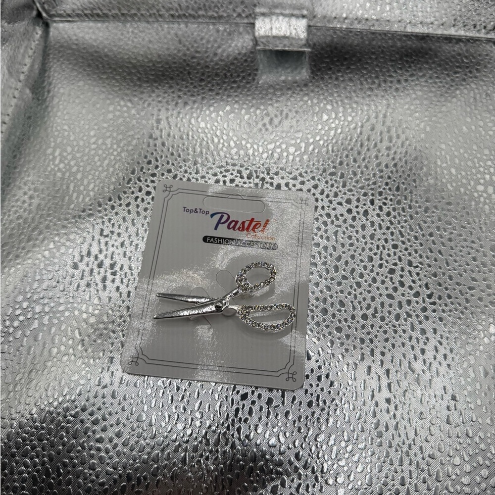 Silver Women's scissor brooch